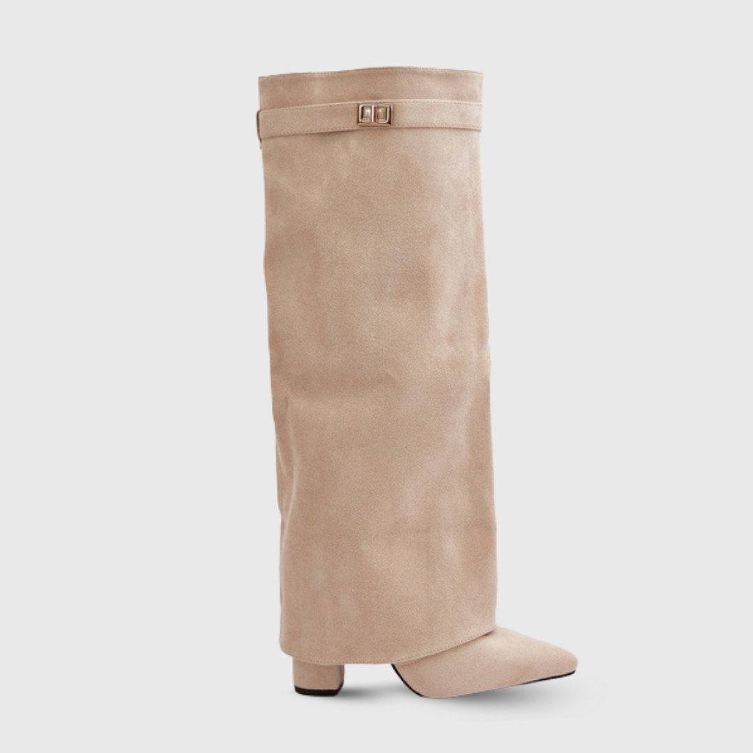 Klara – Elegancija u Visokim Čizmama od Luksuznog Materijala