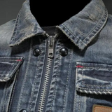 Miha – Klasična Denim Jakna s Elegancijom i Šarmom