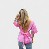 Alja – Elegantna blusa od svile s čipkastim detaljima