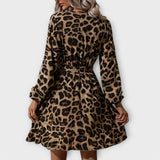Lara – Elegantna leopardska haljina s remenom