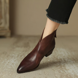 Klara – Elegantne Čizme s Niskim Petama od Luksuznog Materijala
