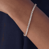Dora – Elegantna Rivière narukvica od svile