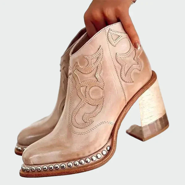 Klara – Elegantne čizme od vezenog kože