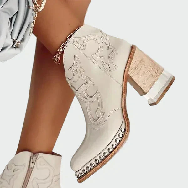 Klara – Elegantne čizme od vezenog kože