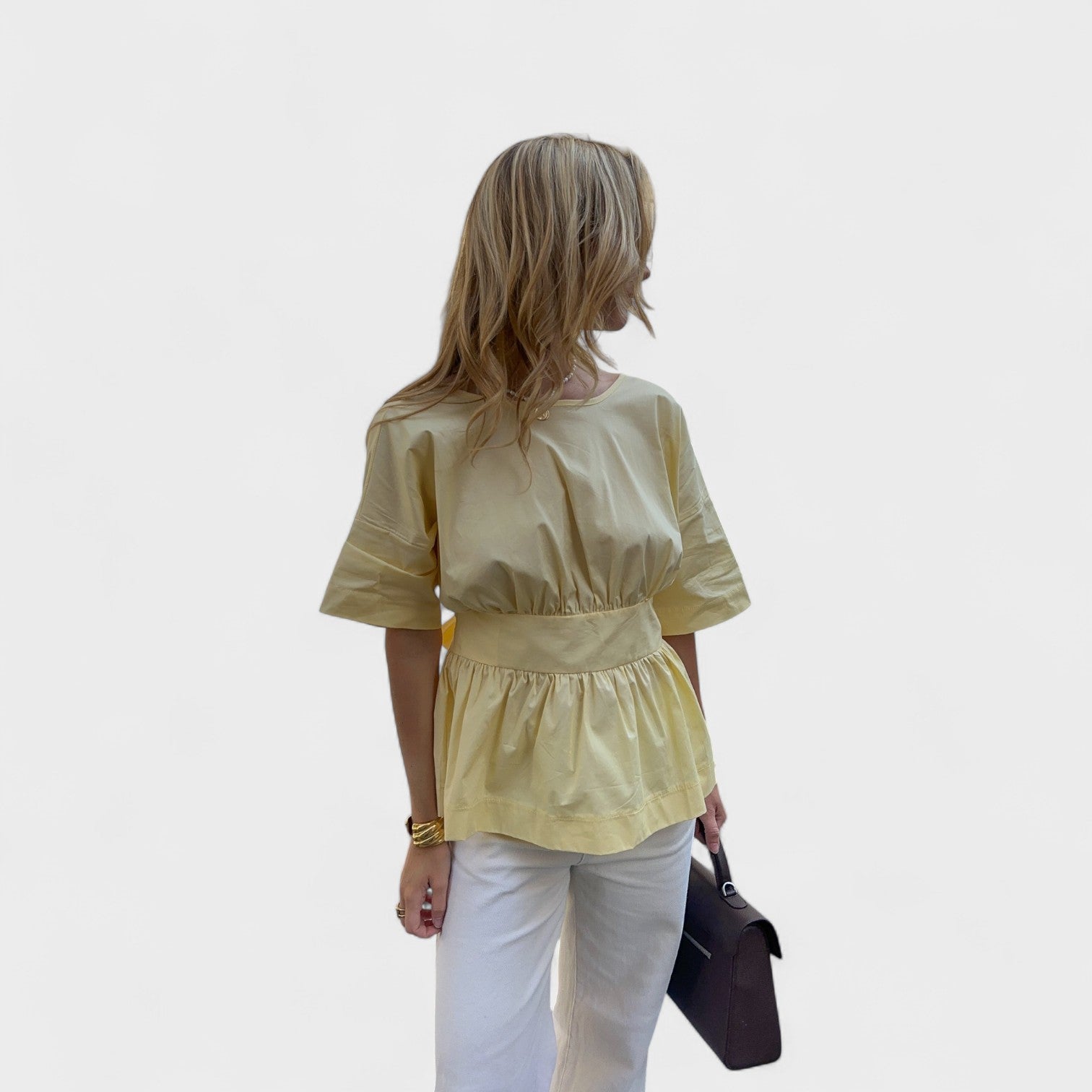 Alja – Elegantna blusa od svile s čipkastim detaljima