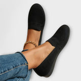 Alenka – Elegantan satenski loafer s multidimenzionalnim detaljima