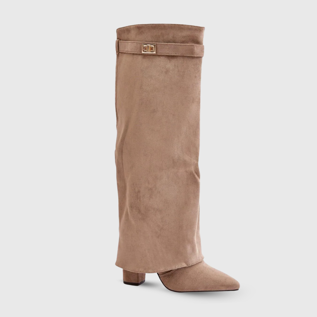 Klara – Elegancija u Visokim Čizmama od Luksuznog Materijala