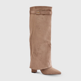 Klara – Elegancija u Visokim Čizmama od Luksuznog Materijala