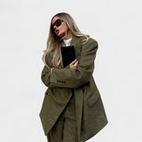 Bojana – Elegantan Set s Lepršavim Siluetama od Svile
