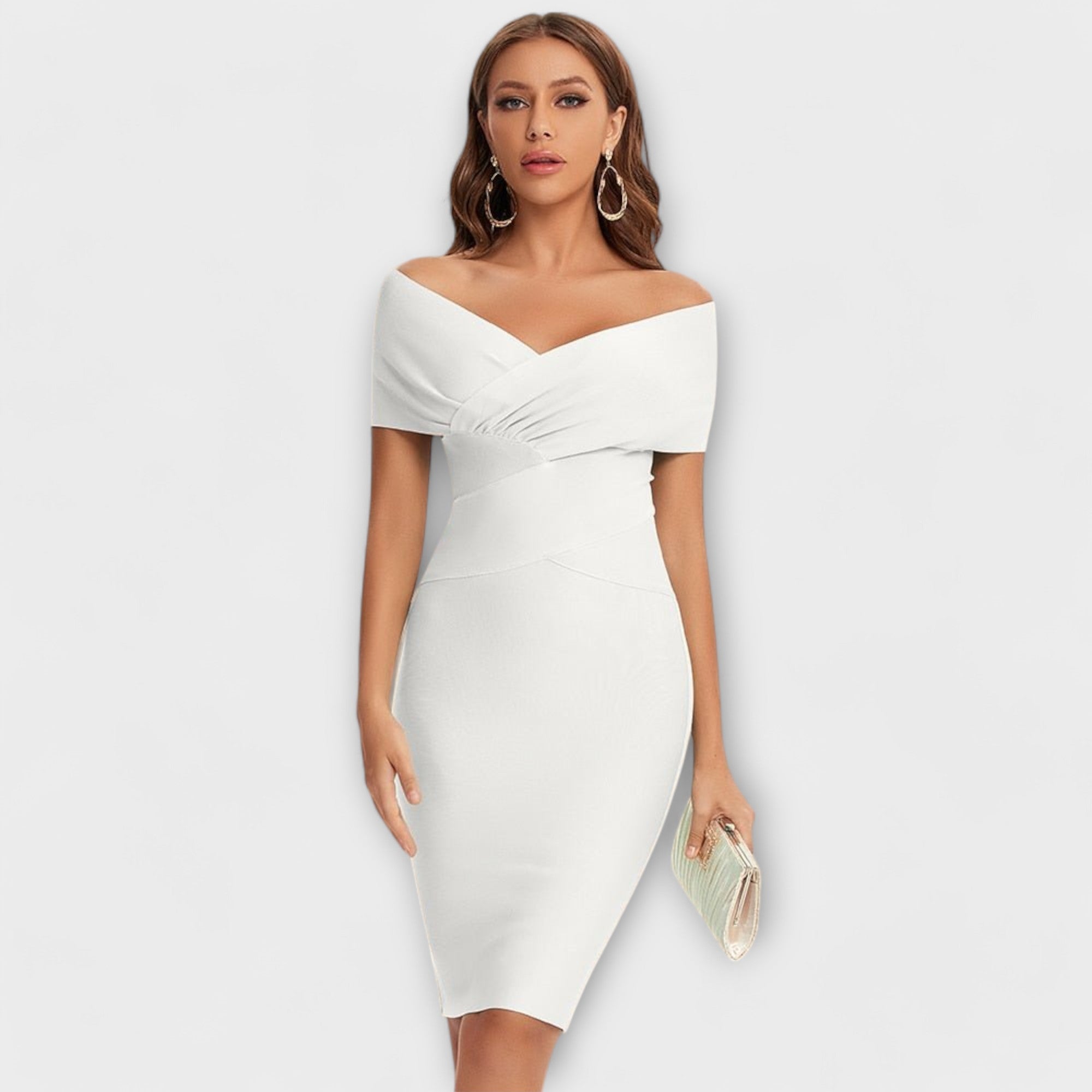 Lara – Elegantna mini haljina od svile s čipkastim detaljima