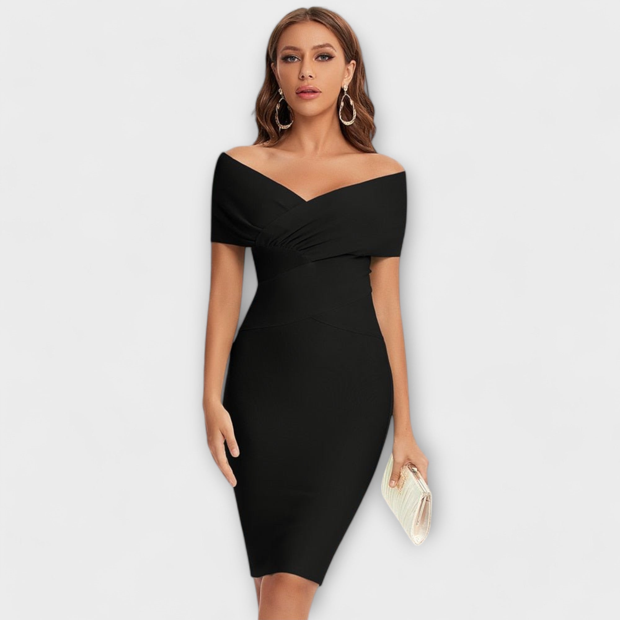 Lara – Elegantna mini haljina od svile s čipkastim detaljima
