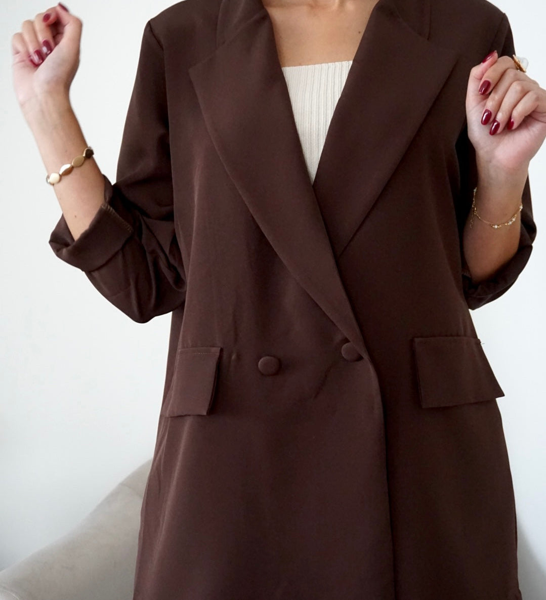 Bojana – Elegantni midi set od svile u burgundcu
