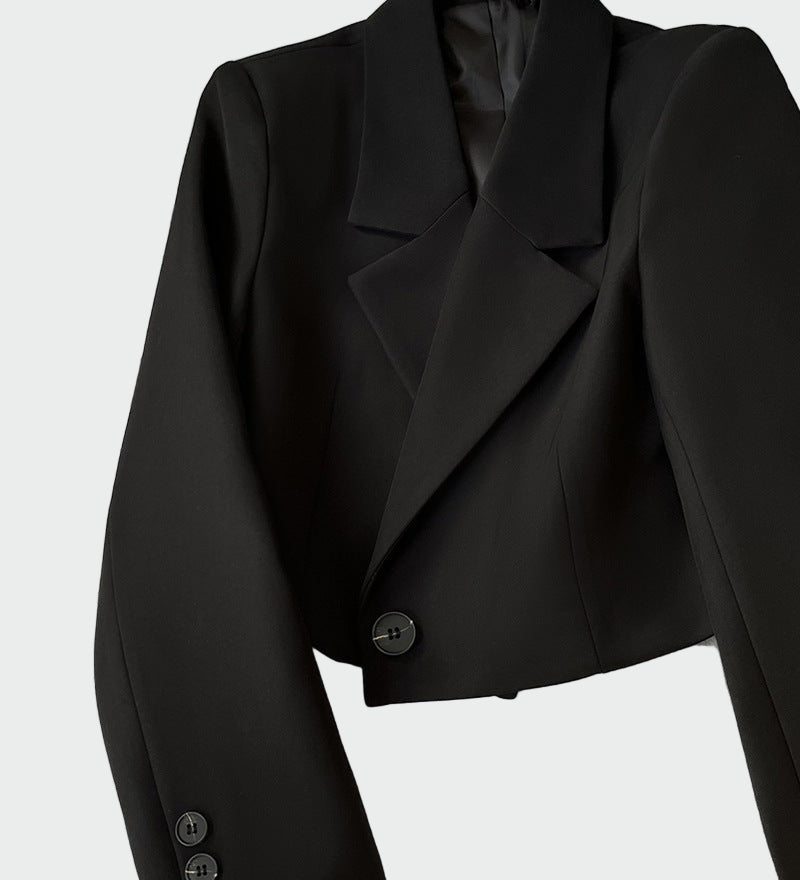Gaja – Elegantan sako od svile s strukiranom siluetom