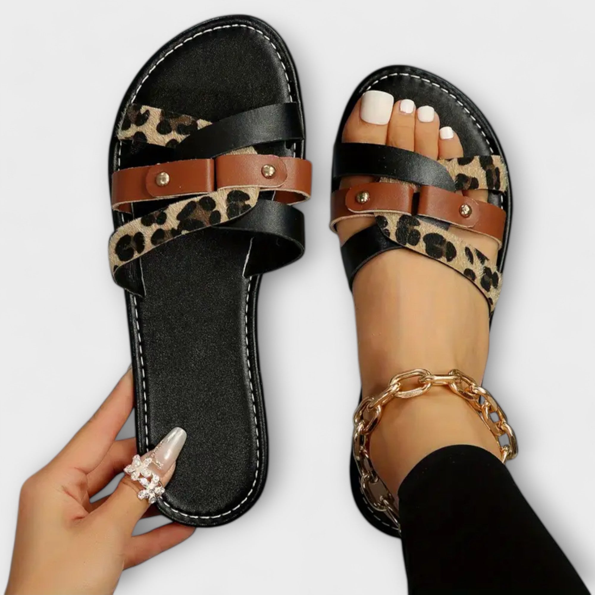 Kaja – Elegantne sandale s leopard uzorkom i preklopnim trakama