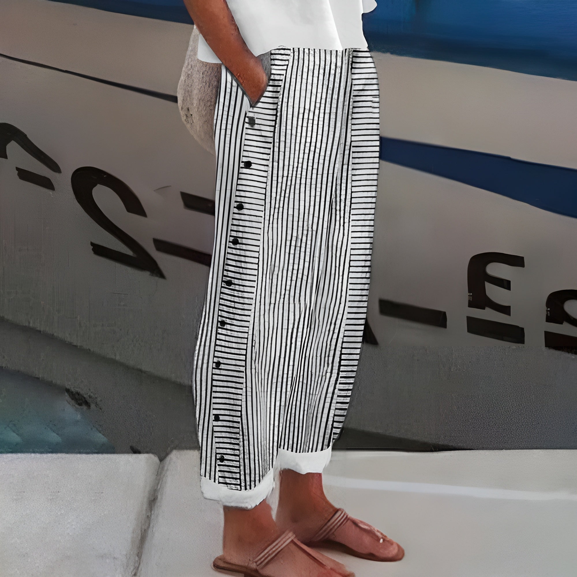 Ines – Elegantne Platnene Hlače s Lepršavim Siluetom