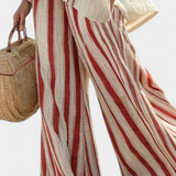 Darja – Elegantan Set s Crvenim Prugama od Svile