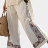 Darja – Elegantan set od čipke s romantičnim detaljima