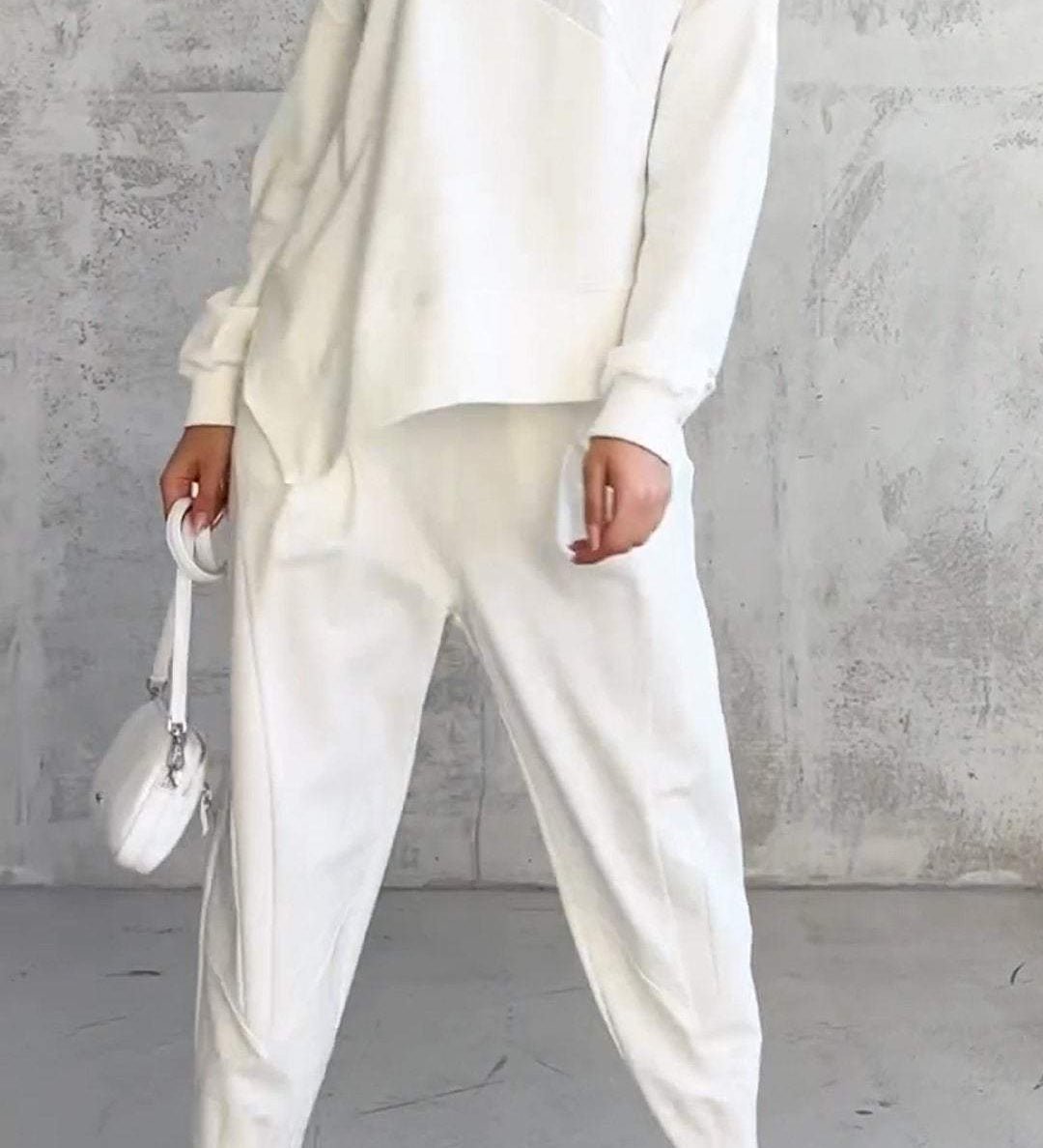 Lucija – Elegantan set od čipke i svile