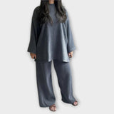 Lucija – Elegantan set s rebrastom od svile