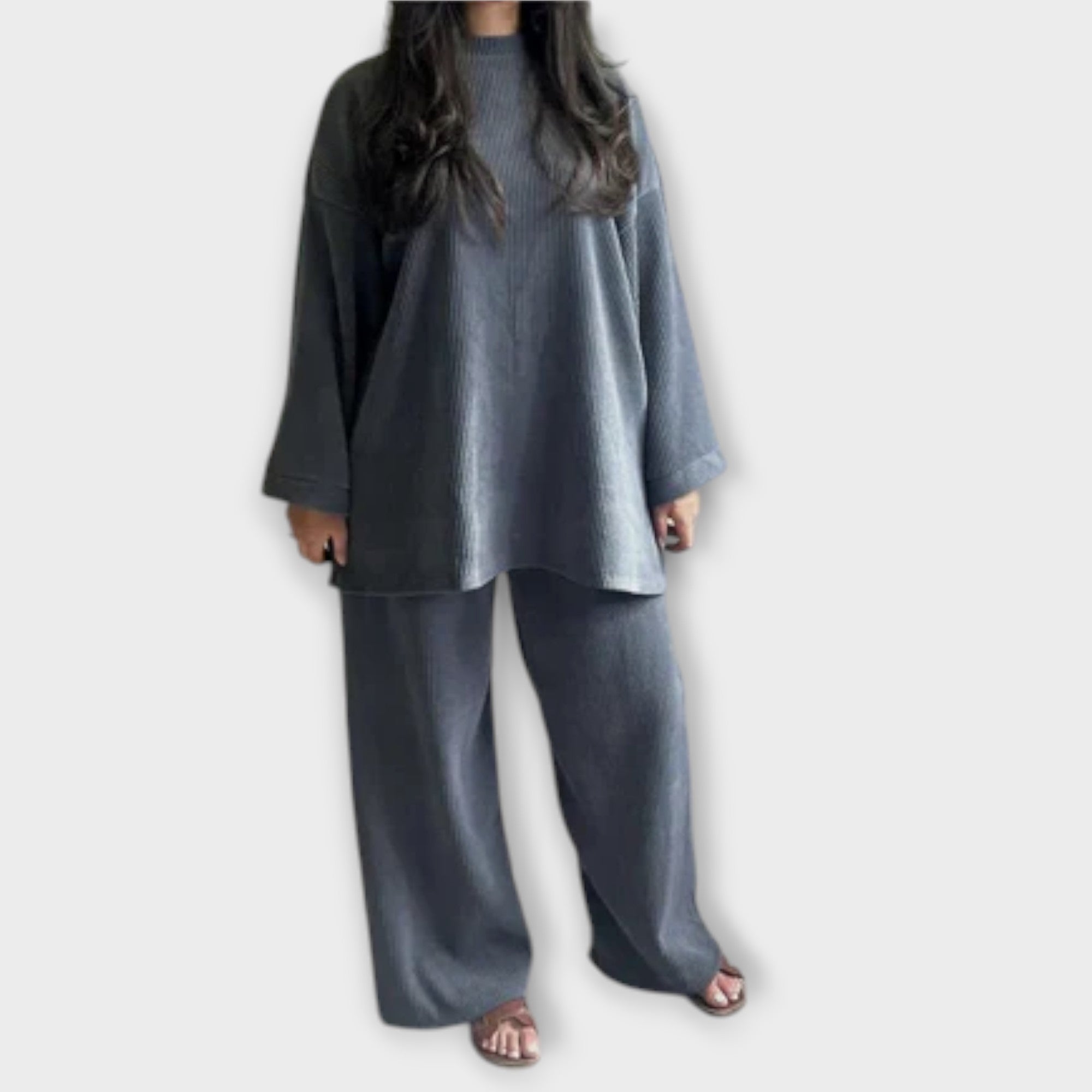 Lucija – Elegantan set s rebrastom od svile